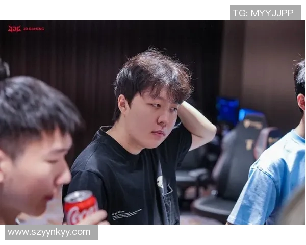 JDG战队以82分稳居世界冠军杯积分榜首位竞争激烈引人关注